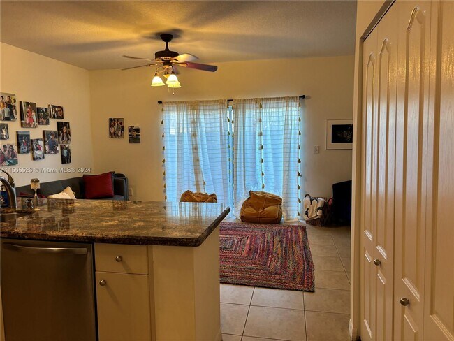 Foto del edificio - 15800 SW 92nd Ave