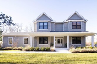 Building Photo - 242 Maple Ln