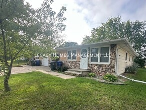 Building Photo - 413 Tampa Way