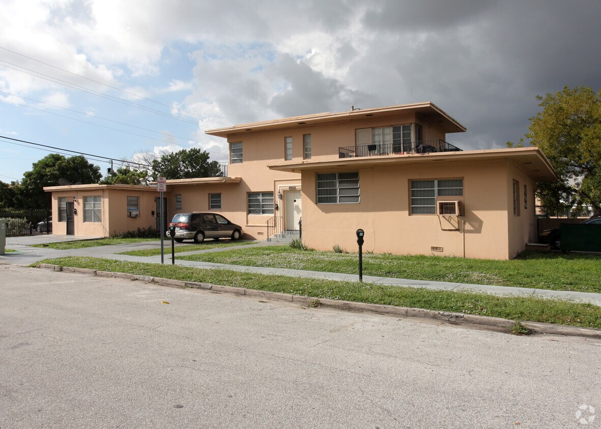 Primary Photo - 2950 NE 2nd Ct