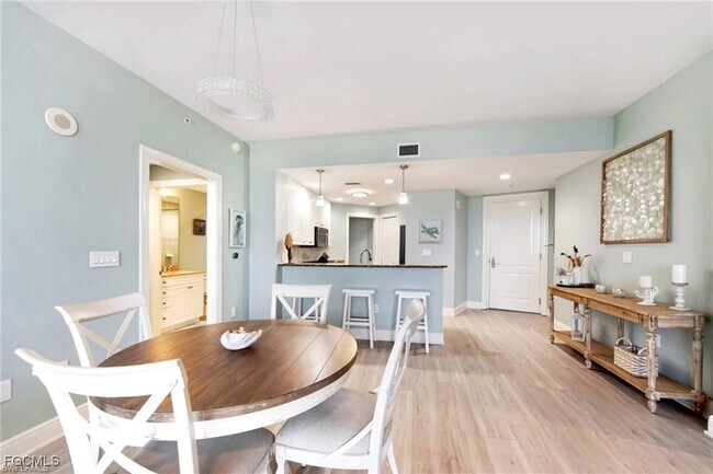 Foto del edificio - 5793 Cape Harbour Dr