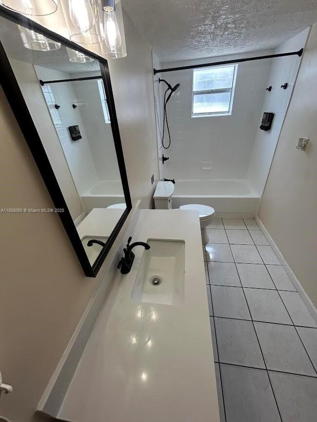 Foto del edificio - 7221 Harbour Blvd