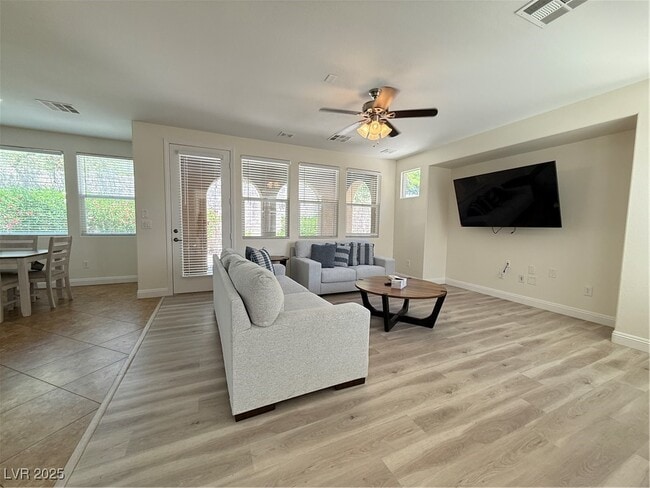 Building Photo - 620 Apricot Rose Pl