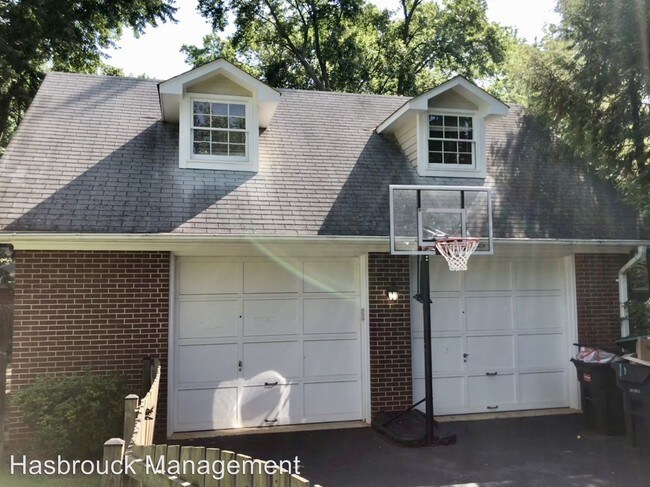 Building Photo - 3 br, 2 bath House - 1422 Lester Drive