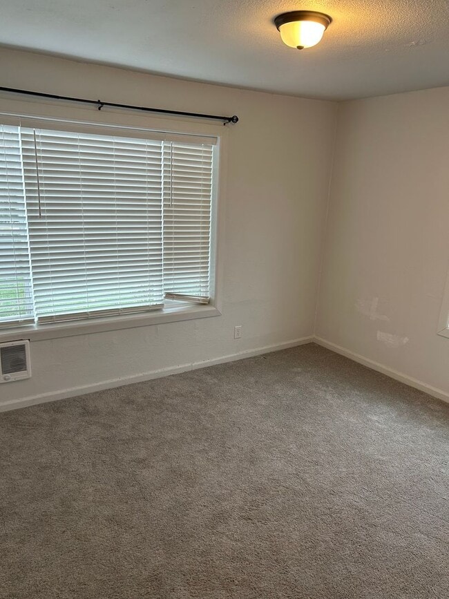Building Photo - Renovated 3 Bed, 1 Bath Home in McMinnville