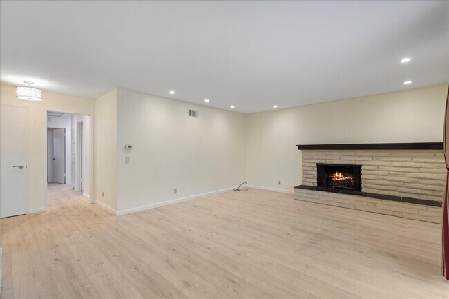 Foto del edificio - 10602 Helendale Ave