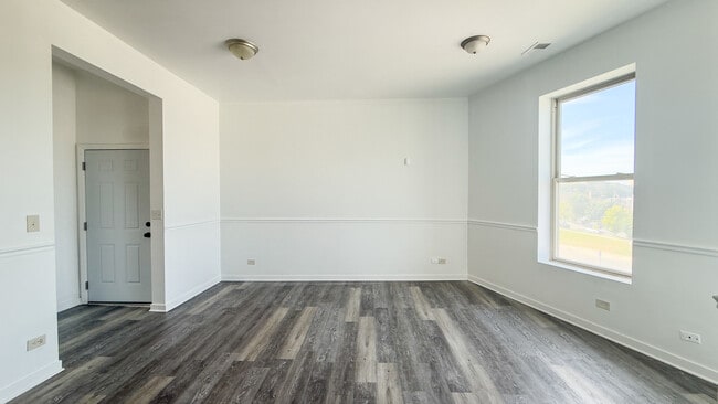 Building Photo - 317 S Homan Ave
