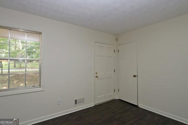 Building Photo - 4215 Fawn Ln SE