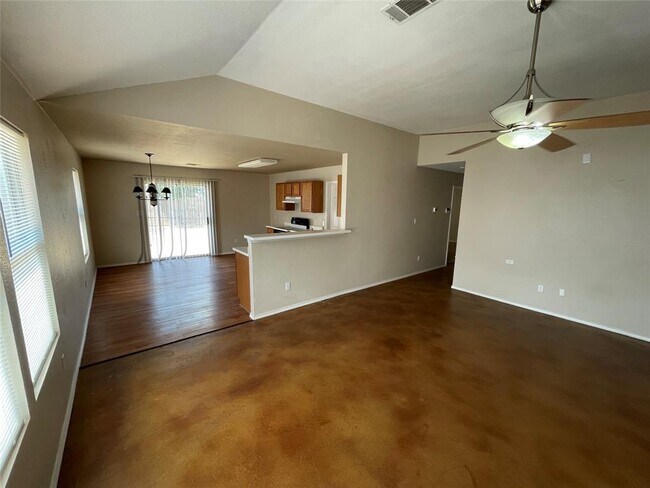 Building Photo - 707 Eaglecreek Dr