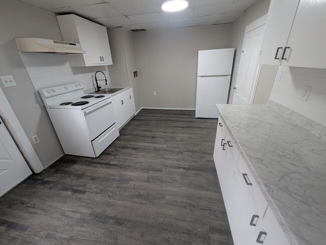 Building Photo - 503 Center Ave