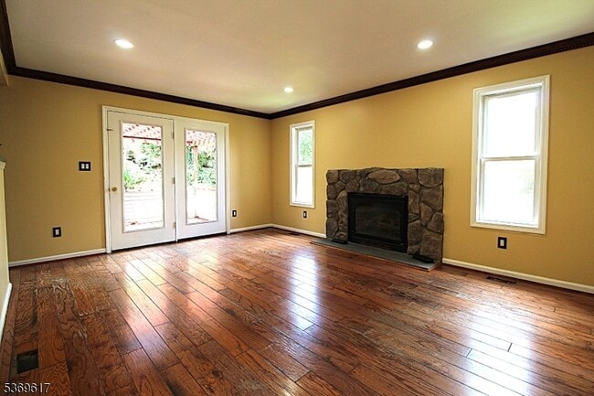 Building Photo - 11 Cypress Ln