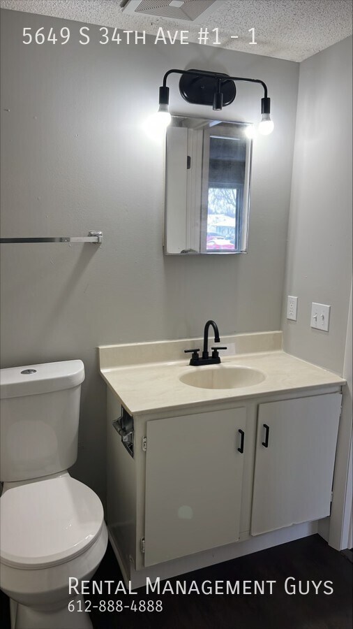 Foto del edificio - Nice 2 Bedroom Apartment! Completely Updated!