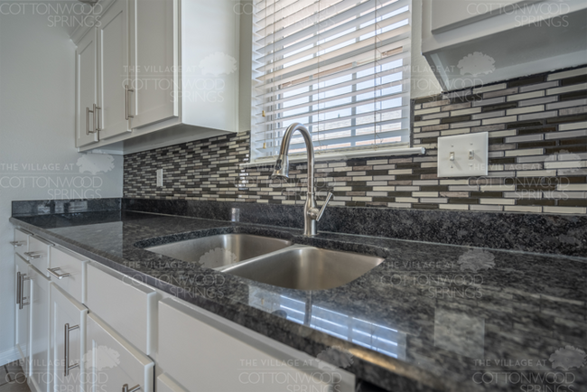 Foto del edificio - The Village at Cottonwood Springs