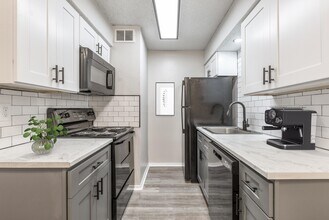 Building Photo - Union Point Apartments