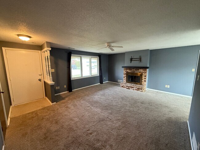 Foto del edificio - Home For Rent By Capital Property Manageme...