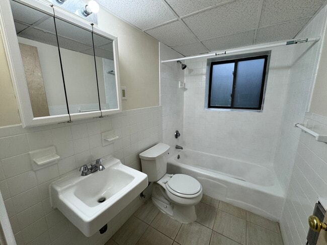 Building Photo - 16 Chester St