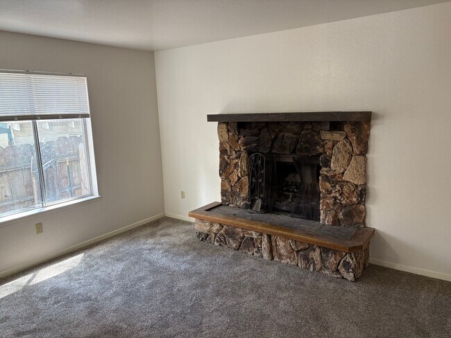 Foto del edificio - Large 4 bedroom cabin with fireplace