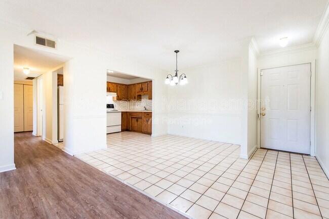Building Photo - 4406 S Brook St