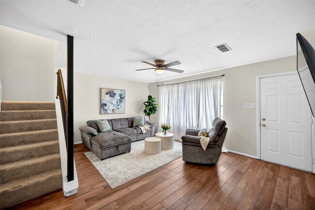 Foto del edificio - 6975 Chasewood Dr