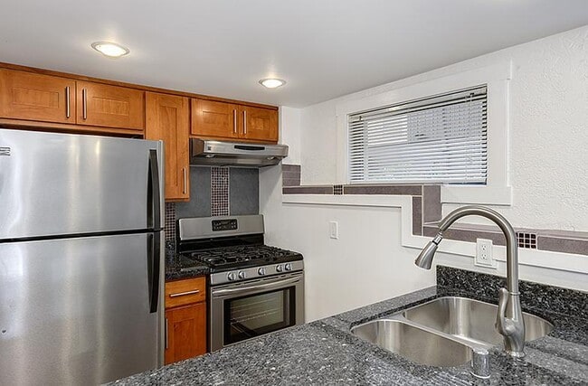 Foto del edificio - 639 W Emerson St