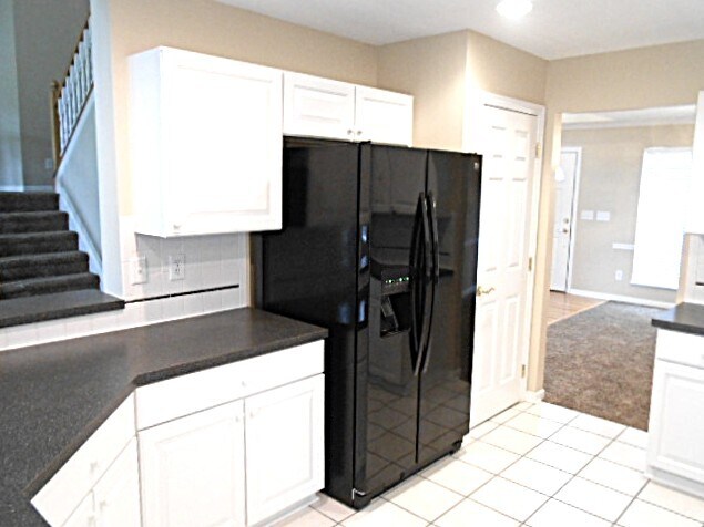 Building Photo - 6185 Champions Dr