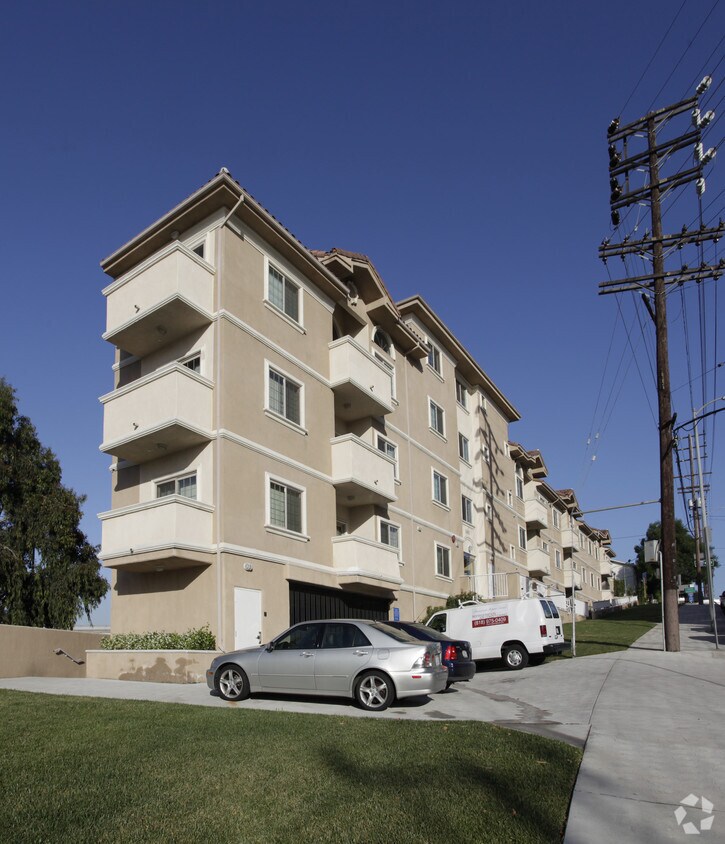 Building Photo - Manning Villas