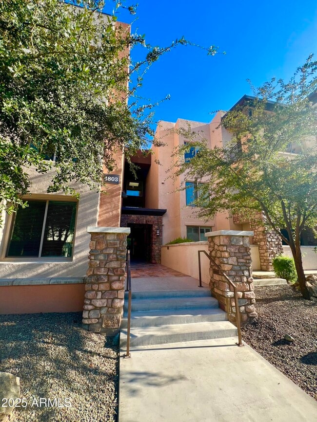 Building Photo - 4803 N Woodmere Fairway