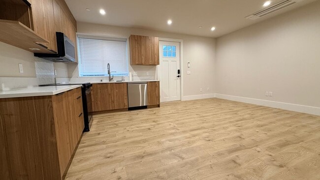 Building Photo - 24236 SE 26th Pl