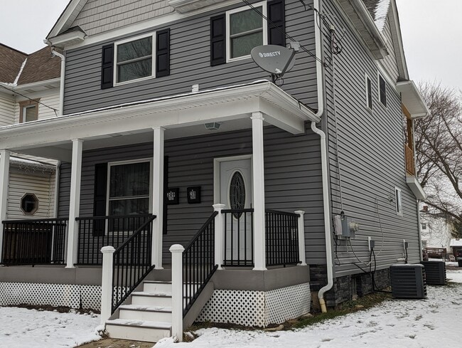 Front of House - 209 3rd St