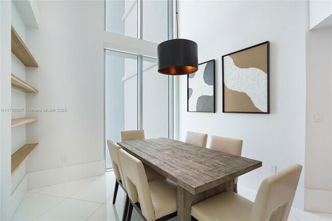 Foto del edificio - 350 S Miami Ave