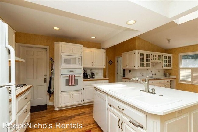 Building Photo - 3 br, 2.5 bath House - 5449 Norwood Rd