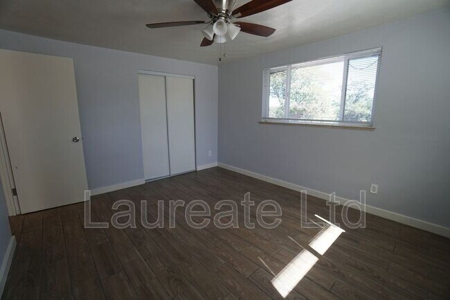 Foto del edificio - 675 Miller Ct