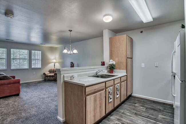 Building Photo - Lockwood of Waterford 55 + Living