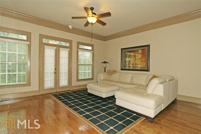 Building Photo - 956 Persimmon Point NE