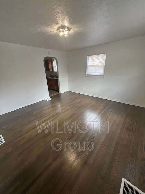 Foto del edificio - 702 W 23rd St