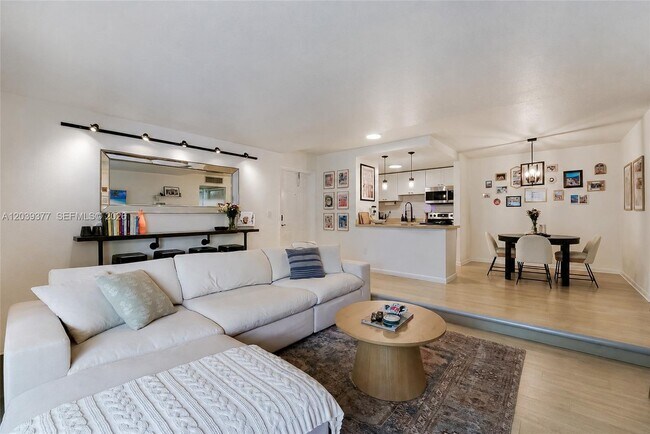 Foto del edificio - 8950 SW 69th Ct