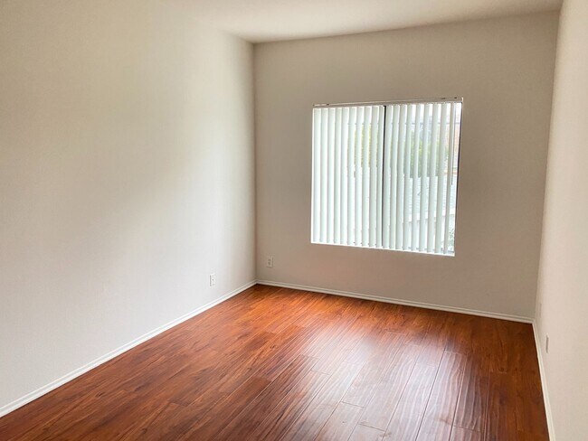 Foto del edificio - 1441 N Edison Blvd