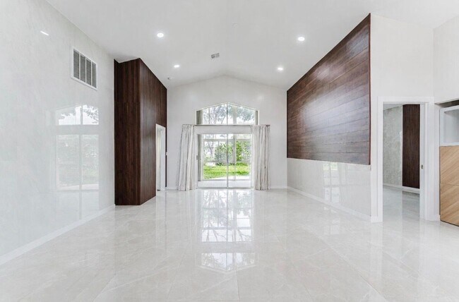 Foto del edificio - 7512 Eagle Point Dr