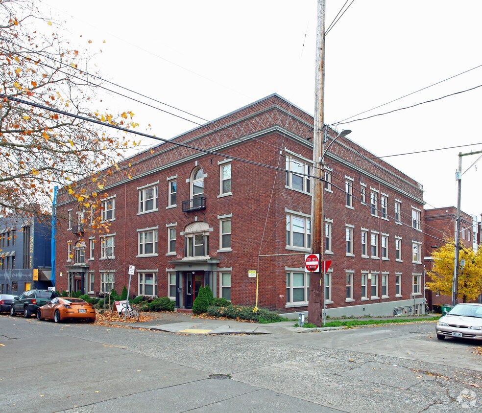 Foto principal - 901-905 NE 43rd St