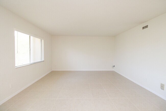 Foto del edificio - ** ABACO BAY ** 2 BED / 2 BATH CONDO - NEA...