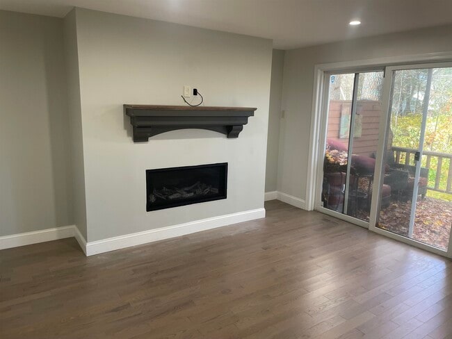 Foto del edificio - 64 Dunvegan Wds Dr