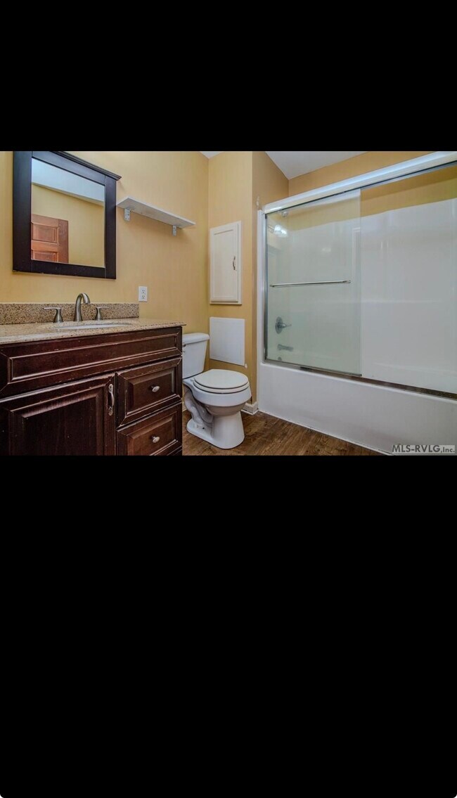 Foto del edificio - 209 Long Cir