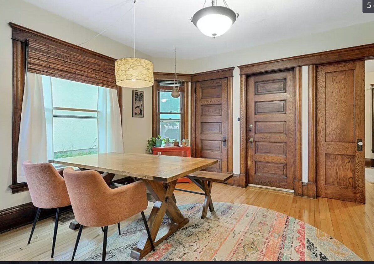 Foto principal - 2223 29th Ave S