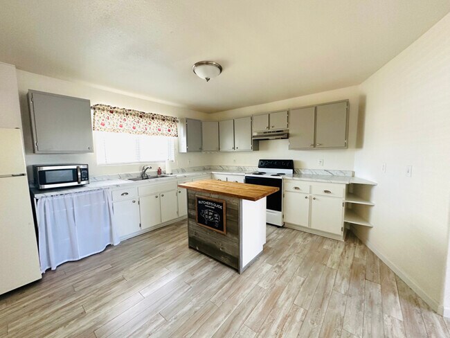 Foto del edificio - 143 E Richards St