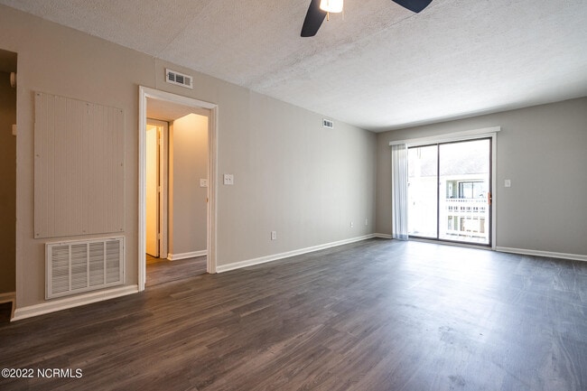 Building Photo - 211 Sunn Aire Ct