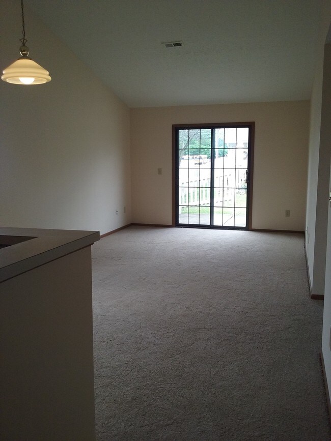 Greentree Village Apartments Corner Of E. Main & Carlyle Dr