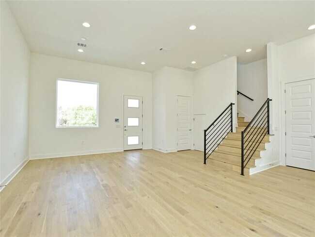 Building Photo - 5625 Toscana Ave
