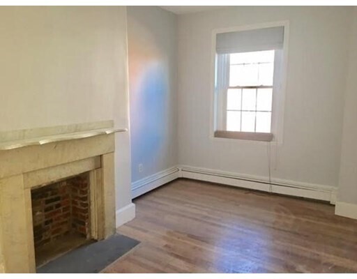 Building Photo - 10 Adams St