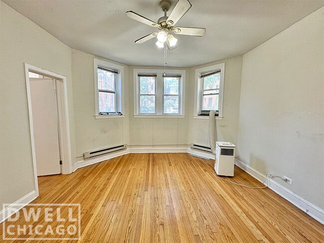 Building Photo - 3825 N Greenview Ave
