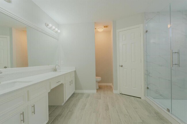 Building Photo - 15506 Alderete Dr